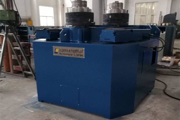 談?wù)劮ㄌm成型機的操作規(guī)程